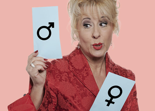 Warum Männer schweigen und Frauen reden – und warum das völlig normal ist! Andrea Lipka nimmt mit Witz und Herz die kleinen Unterschiede zwischen den Geschlechtern unter die Lupe. Ob Mammutjagd oder Beeren sammeln – uralte Muster leben weiter und sorgen heute für herrlich komische Missverständnisse. Ein Abend voller Lachen, Erkenntnis und liebevollem Augenzwinkern.