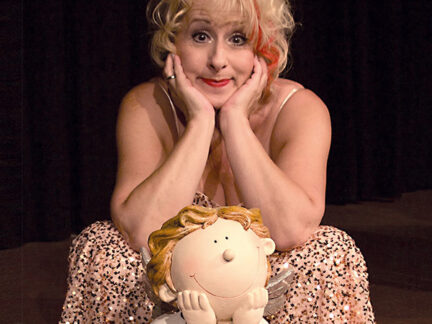 Andrea Lipka – Weihnachten kann so lustig sein! Wenn der Vorweihnachtsstress zuschlägt, hilft nur eins: Lachen! Andrea Lipka bringt mit Highlights aus „Die Rache der Weihnachtsgans“, Klassikern und neuen Nummern rund ums Fest viel Humor, Entspannung und Lebensfreude auf die Bühne.