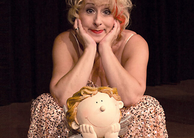 Andrea Lipka – Weihnachten kann so lustig sein! Wenn der Vorweihnachtsstress zuschlägt, hilft nur eins: Lachen! Andrea Lipka bringt mit Highlights aus „Die Rache der Weihnachtsgans“, Klassikern und neuen Nummern rund ums Fest viel Humor, Entspannung und Lebensfreude auf die Bühne.