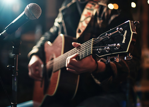 Mit jeder Saite lebt die Leidenschaft: Musik, die aus dem Herzen kommt und die Seele berührt.