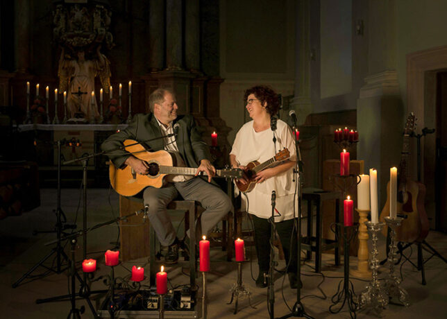 Liedermaching, Blues, Jazz, Folk & Humor – Wulli & Sonja entführen ihr Publikum mit außergewöhnlichen Stimmen, feinen Gitarrenklängen und berührenden Geschichten aus dem Alltag. Ein Abend zum Eintauchen, Lachen und Nachdenken.