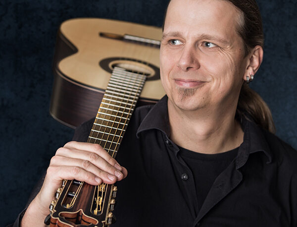 Stefan Eichner (Das Eich) mit einfühlsamen Interpretationen von Reinhard-Mey-Songs.