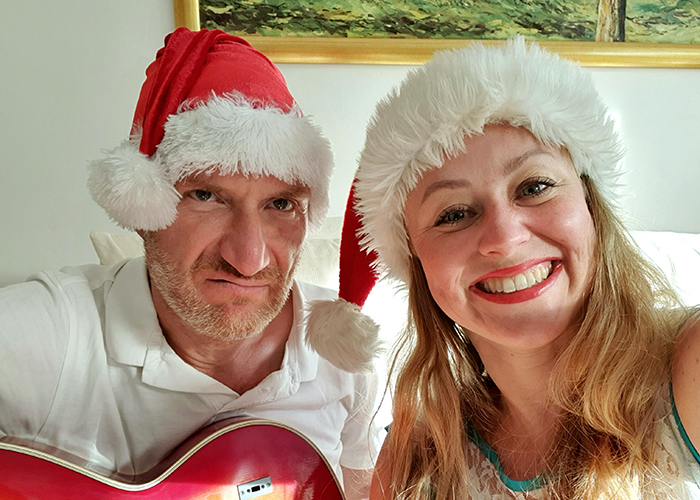 Sie liebt Weihnachten, er nicht – gemeinsames Weihnachtskonzert mit Konflikten.